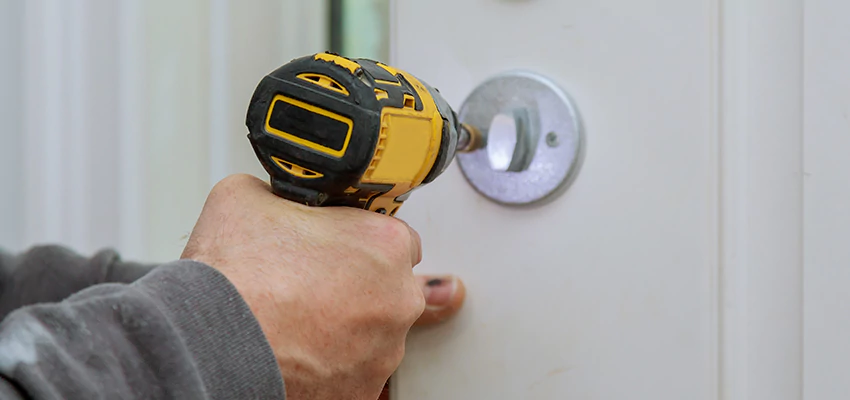 Street Locksmith For Smart Lock Repair in Hesperia, CA